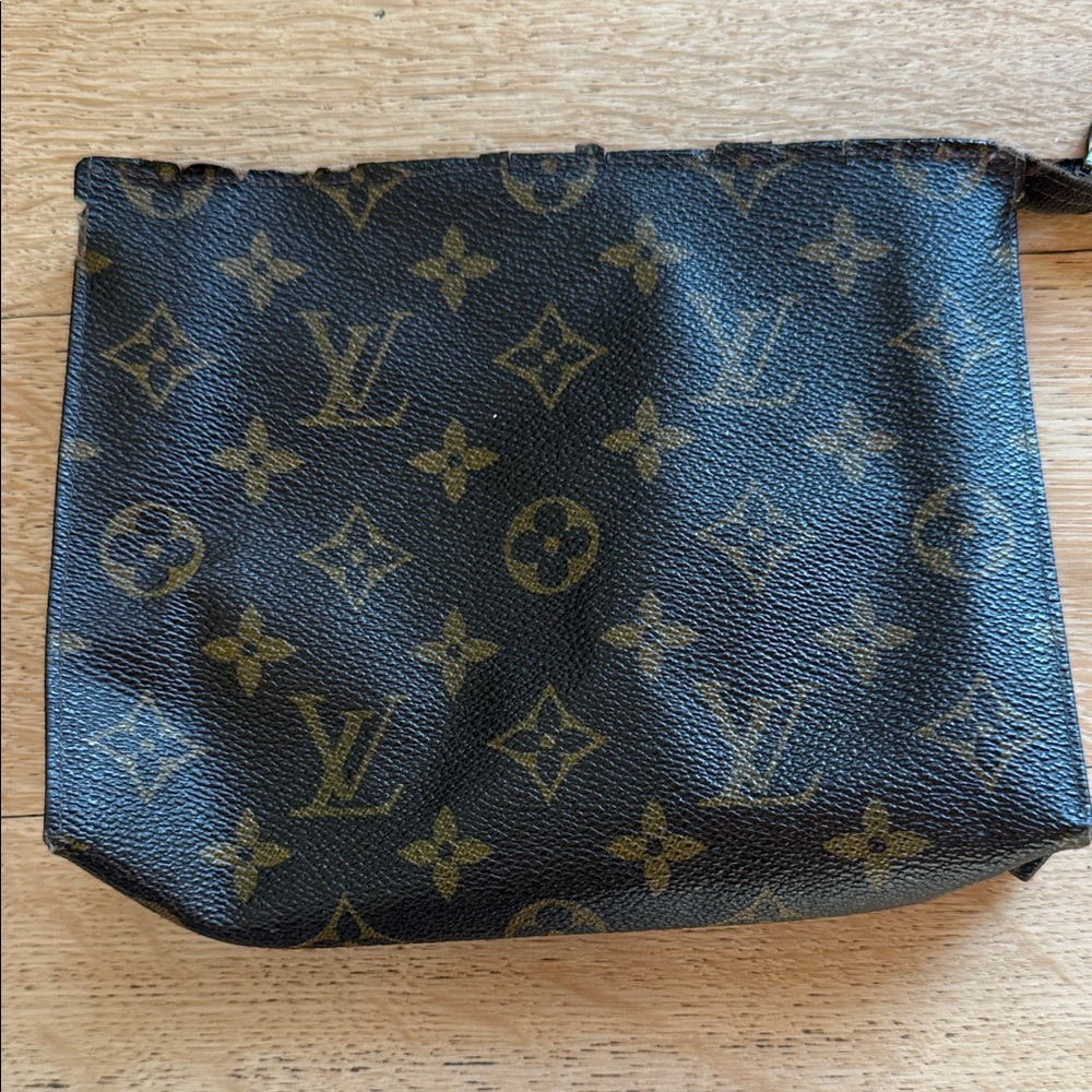 Louis Vuitton Monogram pouch
